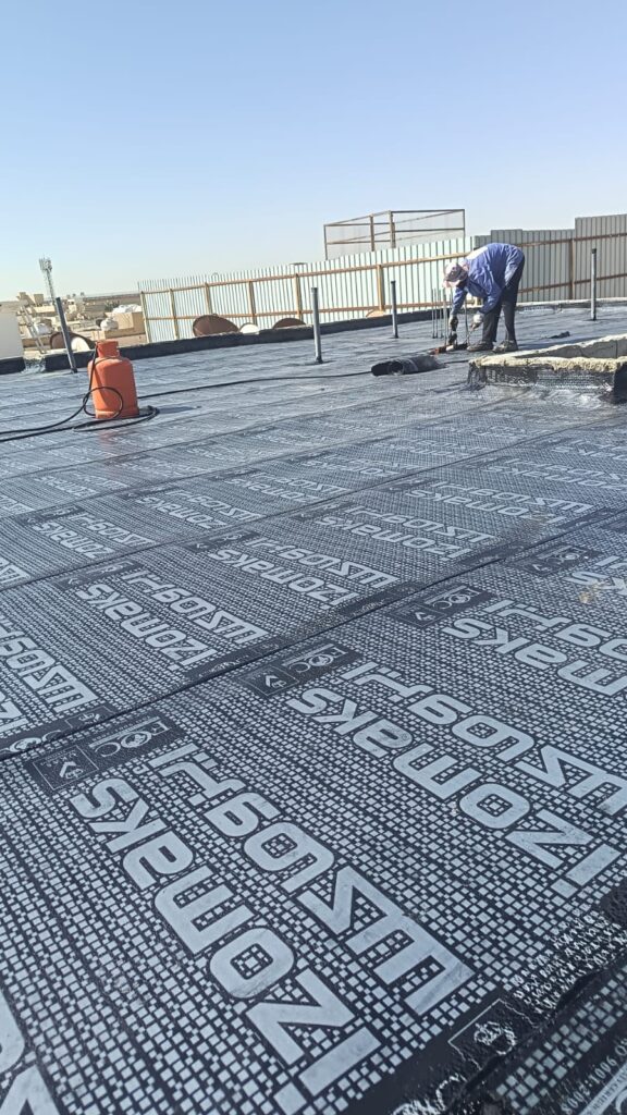 أفضل شركة عزل مائي في الرياض للأسطح والخزانات | ضمان مكتوب | 0509512900