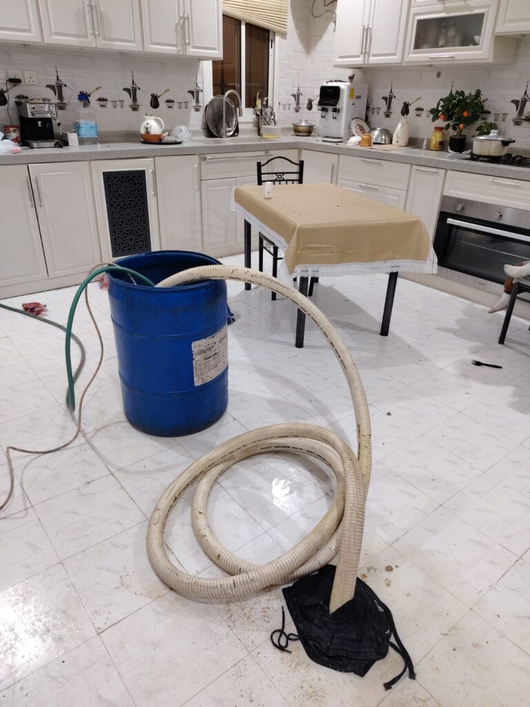 أسباب انسداد المجاري المتكرر في الرياض وكيفية منعه | دليل وقائي 2025