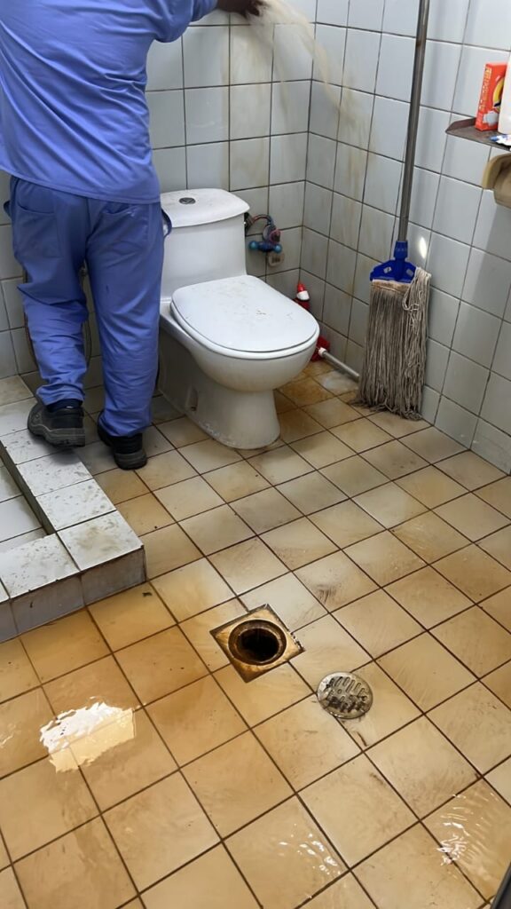 كيف تختار شركة كشف تسربات موثوقة في الرياض؟ (6 معايير ذهبية) | دليل 2025