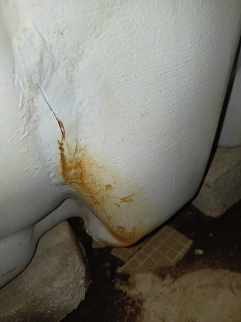 لحام خزانات فيبر جلاس في الرياض: إصلاح وتسريب احترافي بدون استبدال | هندسة العزل | 0509512900